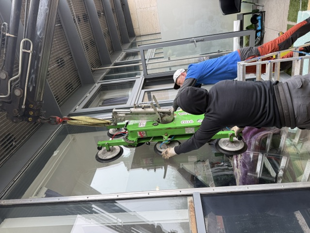 About Elephant & Castle Glazing